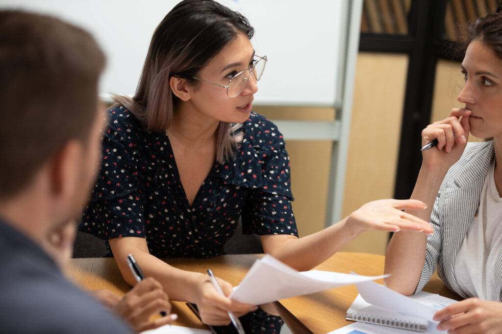 woman explaining to her colleagues